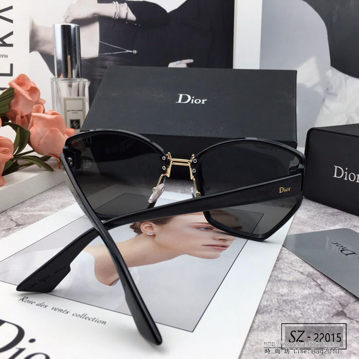 DIOR-迪奧 2019新款 太陽鏡 減輕強光負擔 遮擋有害光線防輻射 出行旅遊必備品 22015  lly1709